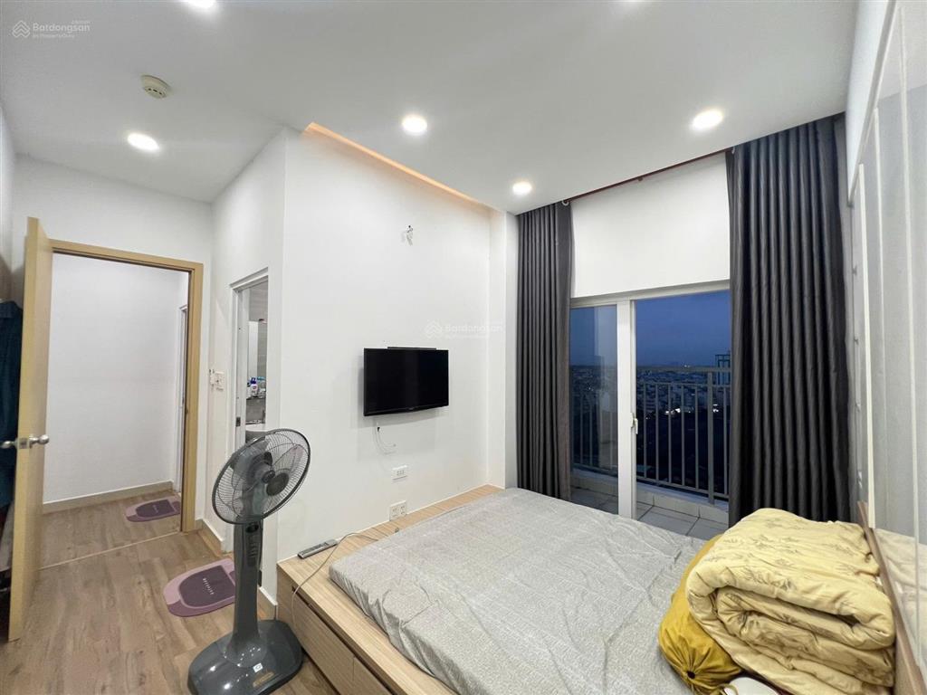 Bán gấp căn hộ chung cư oriental plaza, q. tân phú, 82m2, 2pn, 2wc, giá 1 tỷ 850