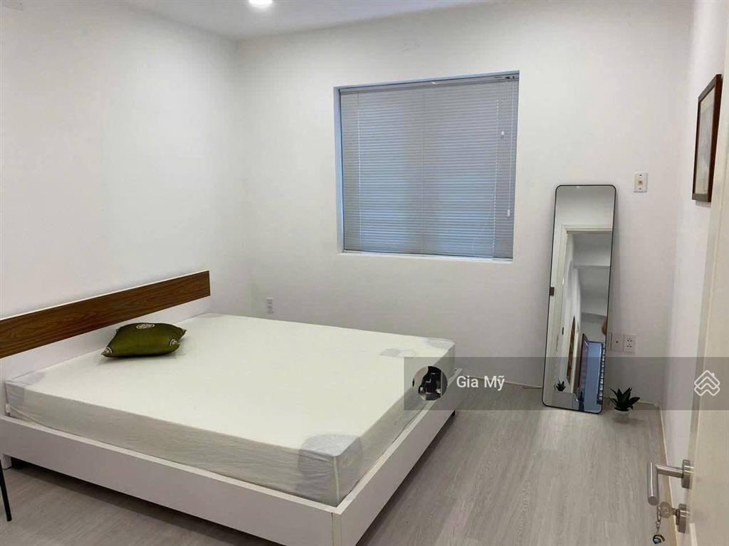 Bán gấp cc vạn đô, quận 4, 70m2, 2pn, 2wc, full nt, giá 1 tỷ 970