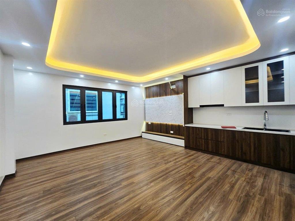 Nhà đẹp phố chùa hà  cầu giấy 6 tầng thang máy  dt 36m2, mt 5,2m