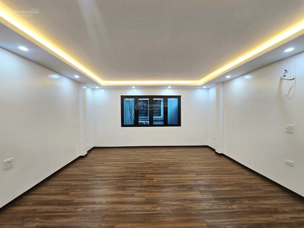 Siêu phẩm cầu giấy  ô tô tải đỗ cửa  mặt tiền 5m nở hậu  vài bước ra phố