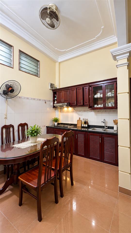 Nhà phố quan hoa  cầu giấy
 mặt ngõ  thông các ngả  dt 35x5t, mt 4m