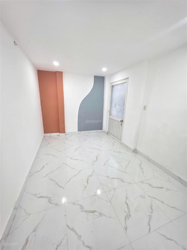 Bán nhà 2 tầng ngay tên lửadt 50m2(ngang 5* 10m) hẻm trước nhà 5mcó 4 phòng ngủ(pn trệt)4ti35tl