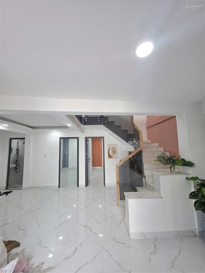 Bán nhà 2 tầng ngay tên lửadt 50m2(ngang 5* 10m) hẻm trước nhà 5mcó 4 phòng ngủ(pn trệt)4ti35tl
