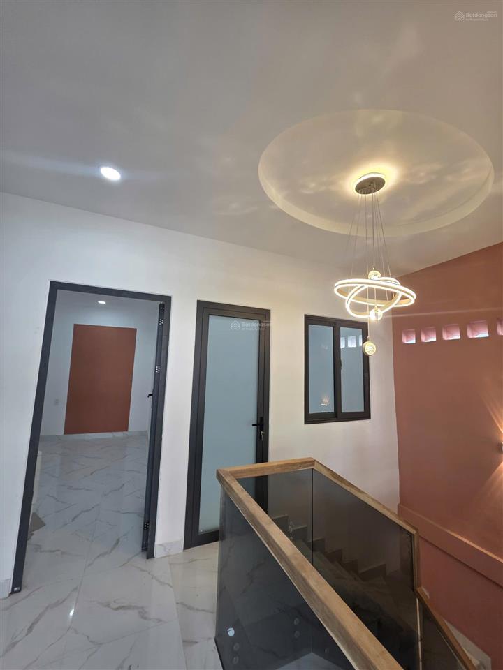 Bán nhà 2 tầng ngay tên lửadt 50m2(ngang 5* 10m) hẻm trước nhà 5mcó 4 phòng ngủ(pn trệt)4ti35tl