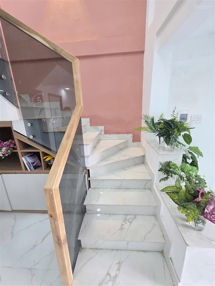Bán nhà 2 tầng ngay tên lửadt 50m2(ngang 5* 10m) hẻm trước nhà 5mcó 4 phòng ngủ(pn trệt)4ti35tl