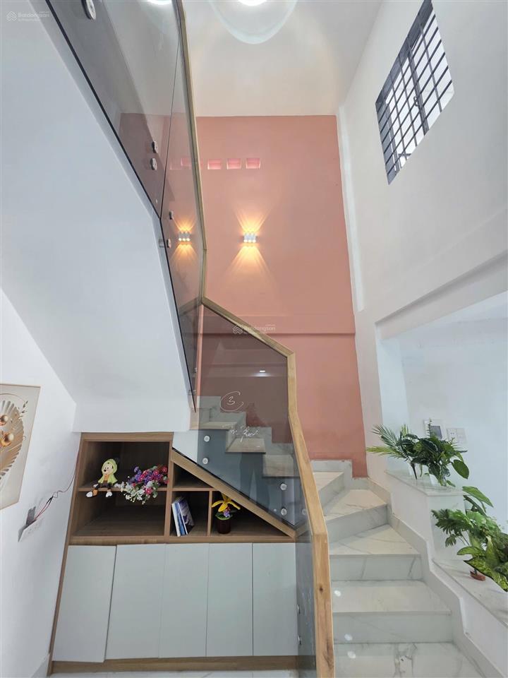 Bán nhà 2 tầng ngay tên lửadt 50m2(ngang 5* 10m) hẻm trước nhà 5mcó 4 phòng ngủ(pn trệt)4ti35tl