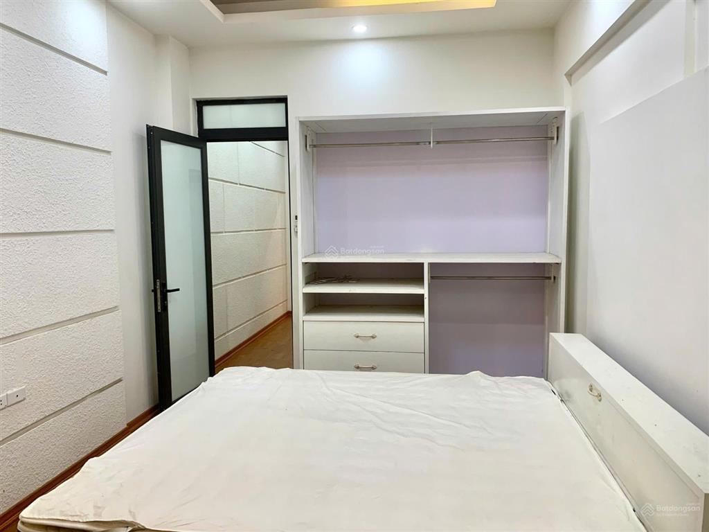 Bán nhà phố kim mã 52m 5 tầng  5 phòng, ngõ nông mặt tiền 4m giá 15 tỷ