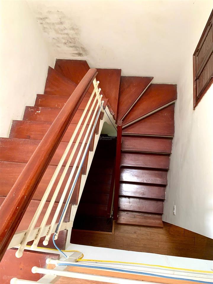 Bán nhà phố kim mã 52m 5 tầng  5 phòng, ngõ nông mặt tiền 4m giá 15 tỷ