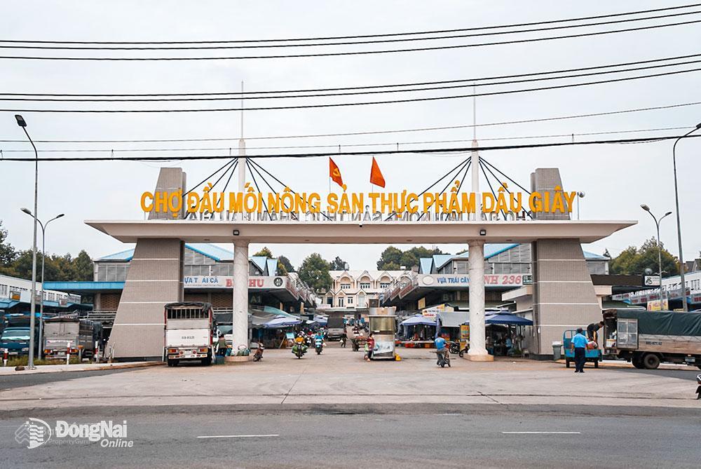 Bán 1000m2 gồm nhà và đất 2 mặt tiền đường nhựa trung tâm ấp 9/4 xã dầu giây, 3.05 tỷ