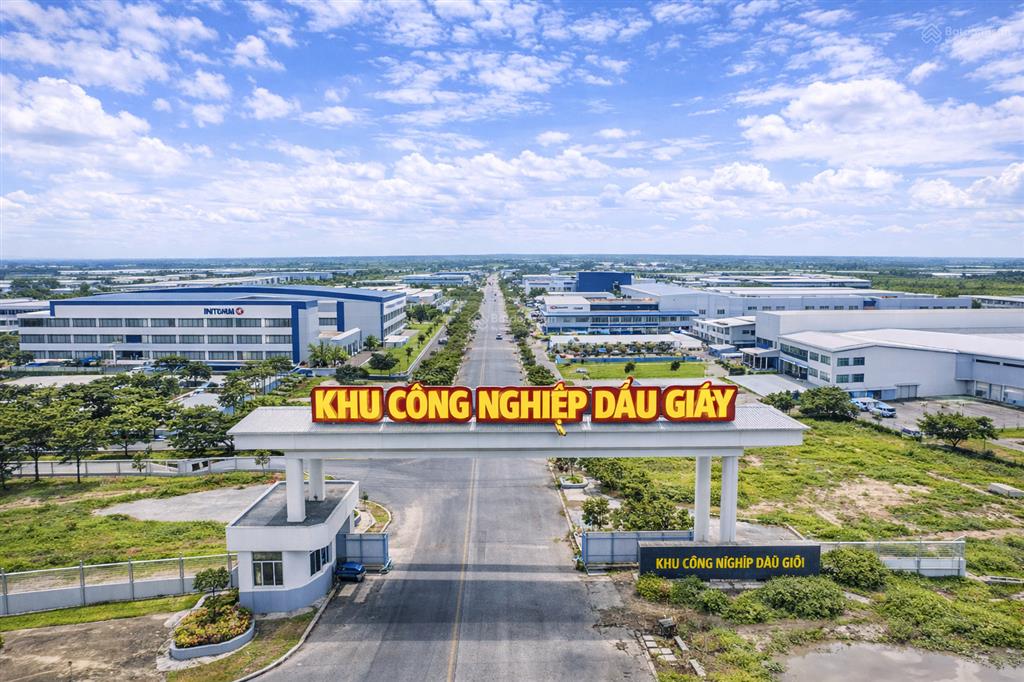 Bán đất thổ cư mặt tiền đường nhựa chính xã dầu giây, cách kcn dầu giây 1km, giá chỉ 1 tỷ