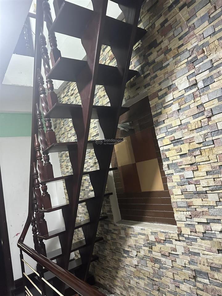 Giảm 200tr  bán gấp nhà 1 trệt 2 lầu đường lê văn sỹ, tân bình hẻm ô tô, shr giá 8,4 tỷ(tl)