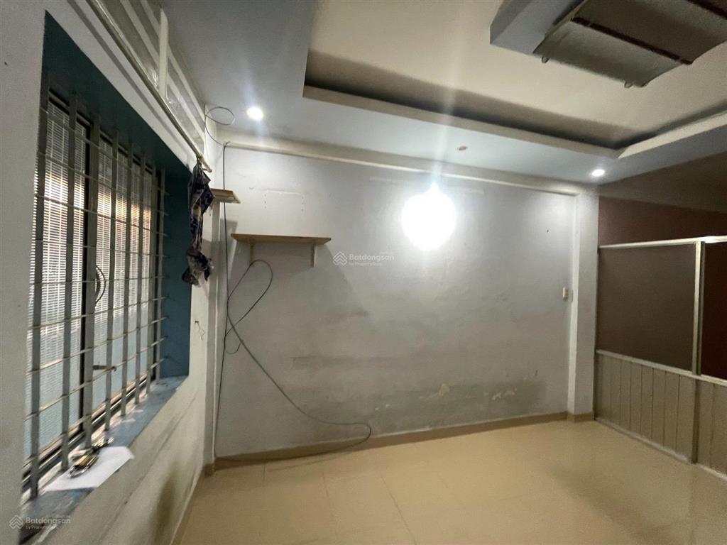 Giảm sâu 400tr bán chung cư trần quang diệu, p13, q3  nhà trống, sổ hồng đầy đủ  giá 2,45 tỷ