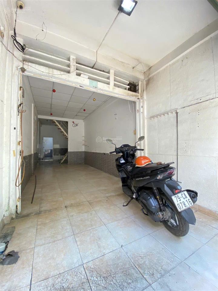 Gấp bán nhà hxh 3 mặt hẻm ko qh  lg đường trần quốc toản, p8, q3  sổ a4