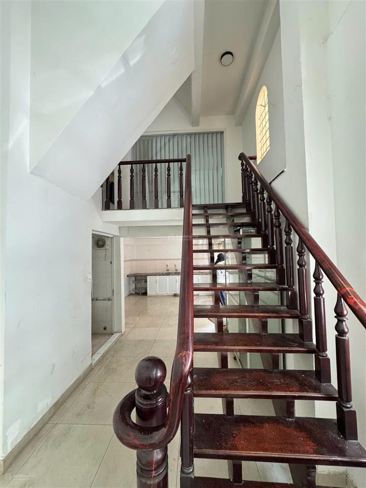 Chủ di cư bán gấp nhà hoàng văn thụ hxh lô góc 55m2 ngang 4m 3 lầu đúc  sổ a4 ko qhlg  giá 9,9 tỷ