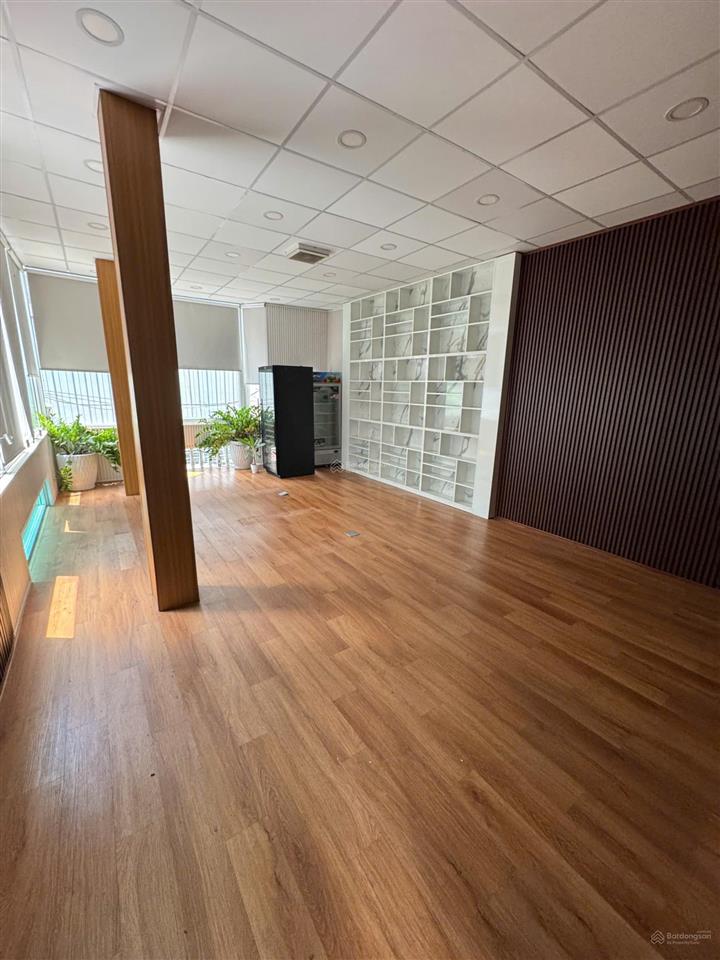 Chủ di cư bán gấp nhà hoàng văn thụ hxh lô góc 55m2 ngang 4m 3 lầu đúc  sổ a4 ko qhlg  giá 9,9 tỷ