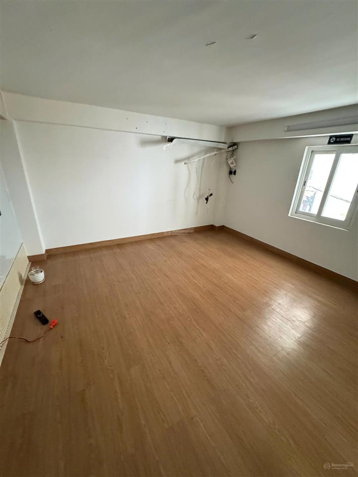 Chủ di cư bán gấp nhà hoàng văn thụ hxh lô góc 55m2 ngang 4m 3 lầu đúc  sổ a4 ko qhlg  giá 9,9 tỷ