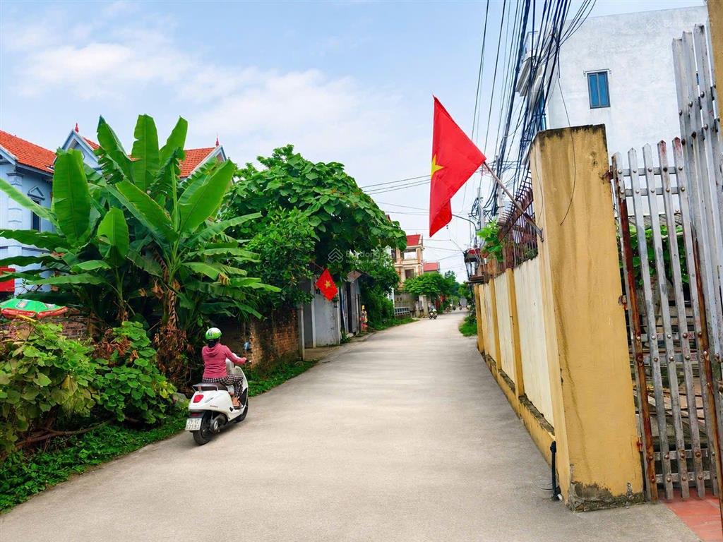 Chủ kẹt tiền bán gấp lô đất đẹp xuân nộn, đông anh 53m2 mặt tiềm gần 6m  chỉ hơn 2 tỷ