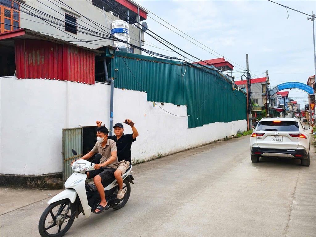 Chủ kẹt tiền bán gấp lô đất đẹp xuân nộn, đông anh 53m2 mặt tiềm gần 6m  chỉ hơn 2 tỷ