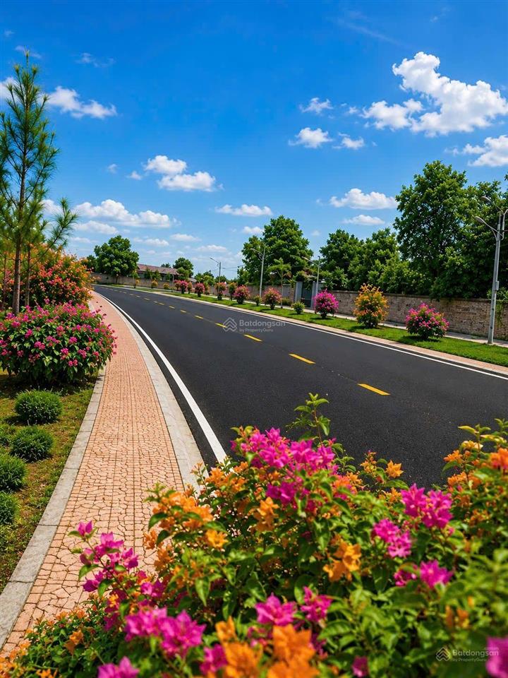 Hàng hiếm phú cát hòa lạc , hà nội 100m2ô tô tránh  hơn 2 tỷ