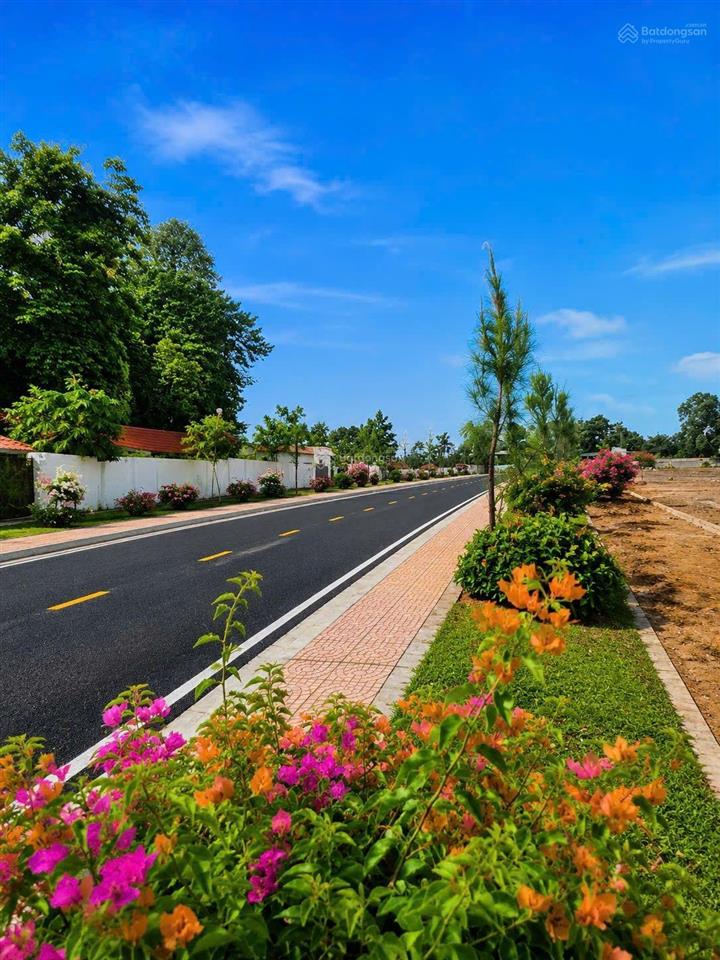 Hàng hiếm phú cát hòa lạc , hà nội 100m2ô tô tránh  hơn 2 tỷ