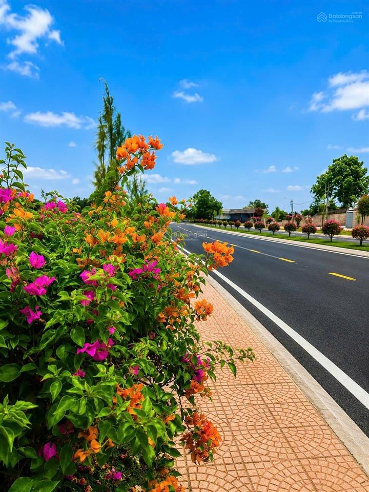 Hàng hiếm phú cát hòa lạc , hà nội 100m2ô tô tránh  hơn 2 tỷ