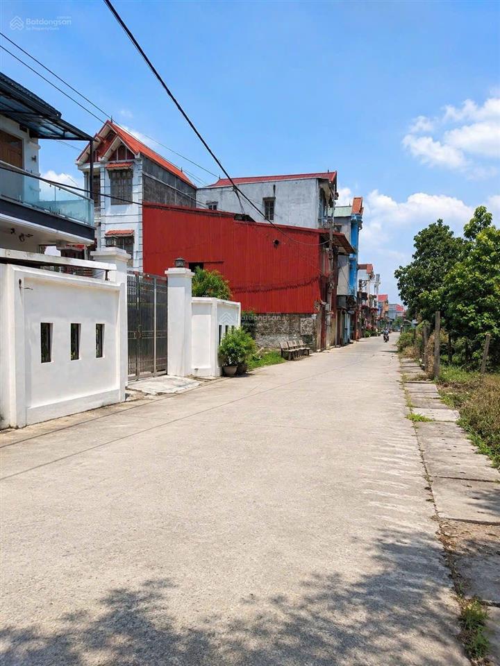 Nhà 3 tầng gần 100m2  tt chờ, yên phong, bắc ninh  2.8x tỷ  ô tô đỗ cửa