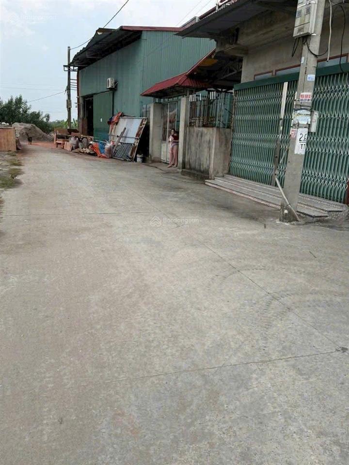 Nhà 3 tầng gần 100m2  tt chờ, yên phong, bắc ninh  2.8x tỷ  ô tô đỗ cửa
