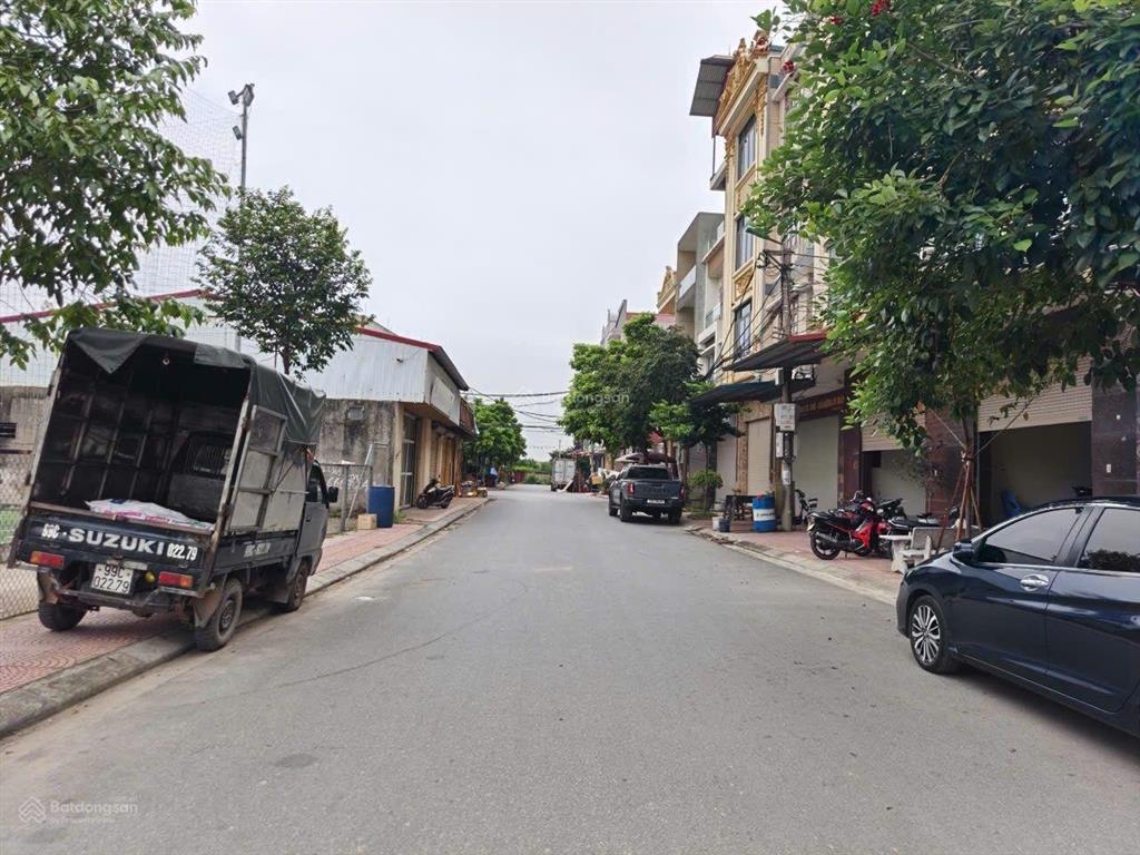 Nhà 3 tầng đẹp 74m2 dương húc , đại đồng , bắc ninh  ô tô tránh sát kcn vsip từ sơn