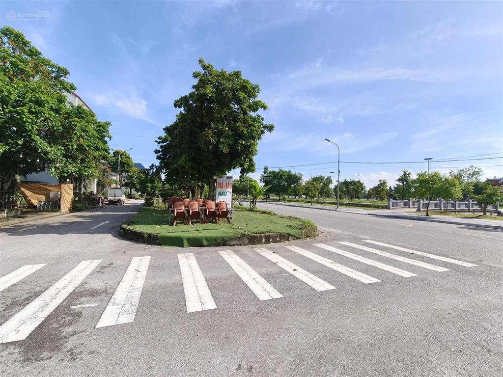 Bán nhà 3 tầng vừa xây xong sẵn về ở ngay  kđt mới thị trấn chờ, yên phong, bắc ninh  5.6 tỷ