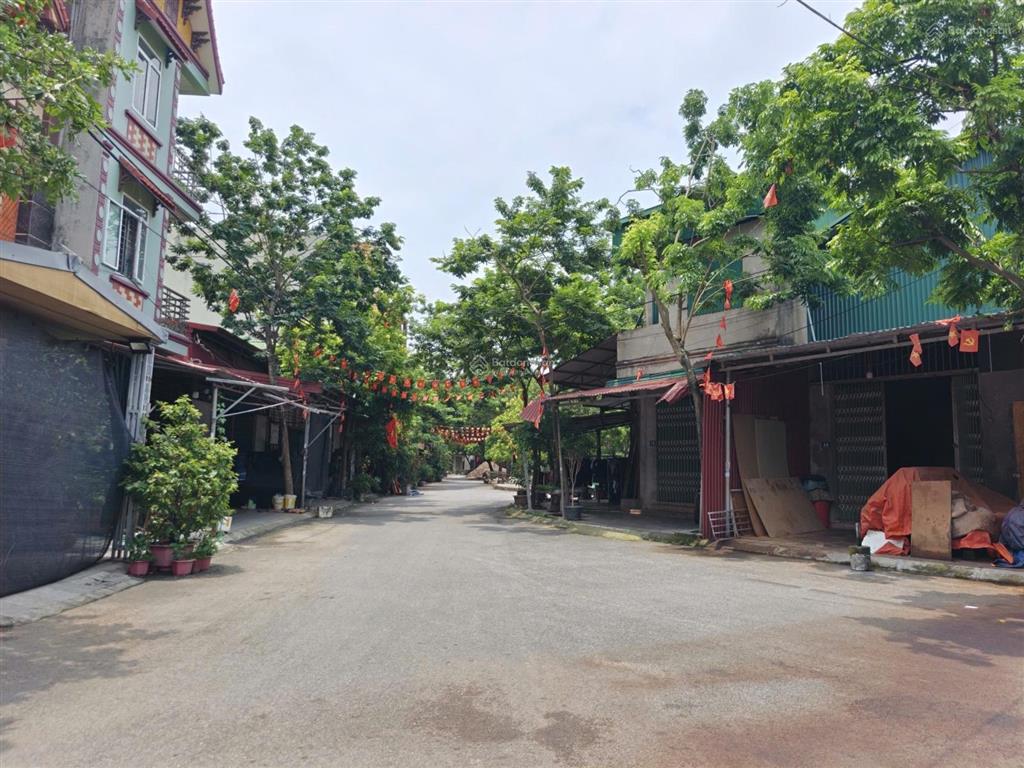 Hàng hiếm kđt tiến vào phù khê, từ sơn  97.5m2. chỉ 4.6 tỷ  lô áp góc view vườn hoa
