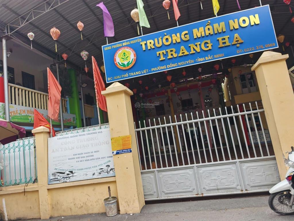 Chỉ 2,x tỷ nhà 3 tầng trục chính kinh doanh trang hạ, từ sơn!