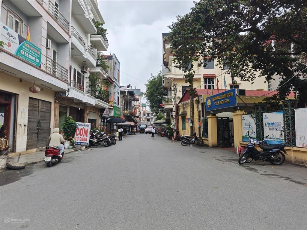Chỉ 2,x tỷ nhà 3 tầng trục chính kinh doanh trang hạ, từ sơn!