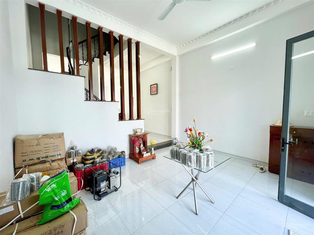 Bán nhà 3 tầng mt hẻm chính lê văn lương