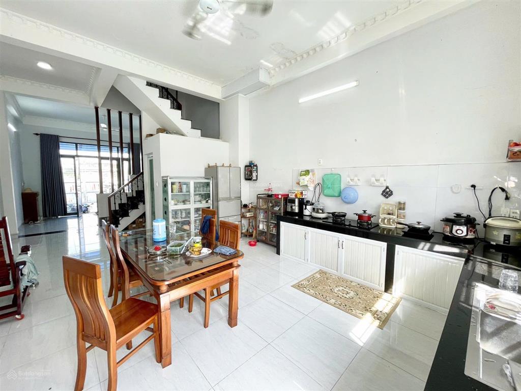 Bán nhà 3 tầng mt hẻm chính lê văn lương