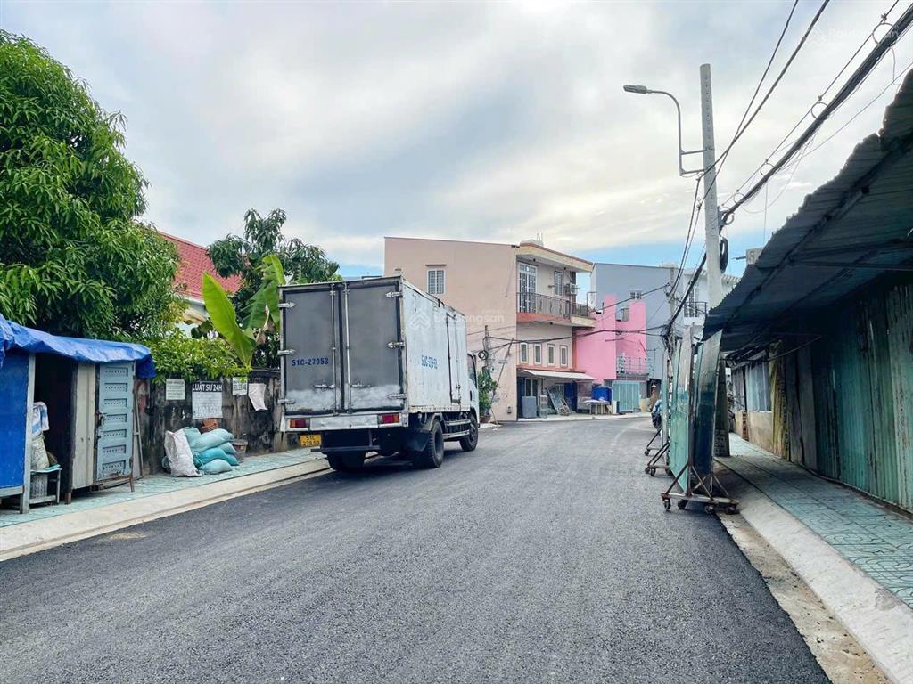 Bán nhà 4 tầng 90m, cách mt lê văn lương 50m, đường xe tải