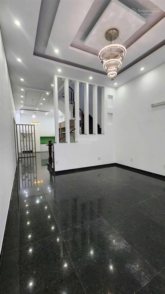 Bán nhà 4 tầng 90m, cách mt lê văn lương 50m, đường xe tải