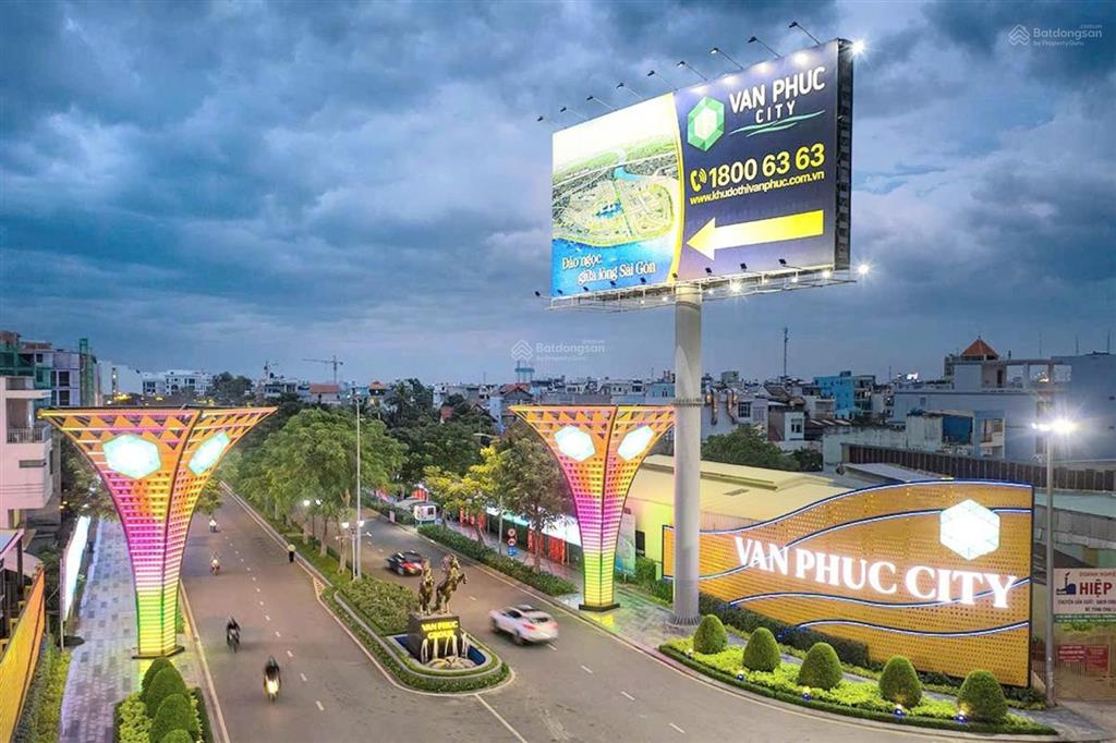 Bán nhà ô tô ngủ trong nhà hàng xóm vạn phúc ngang 5.1m , giá chỉ 5.7 tỷ