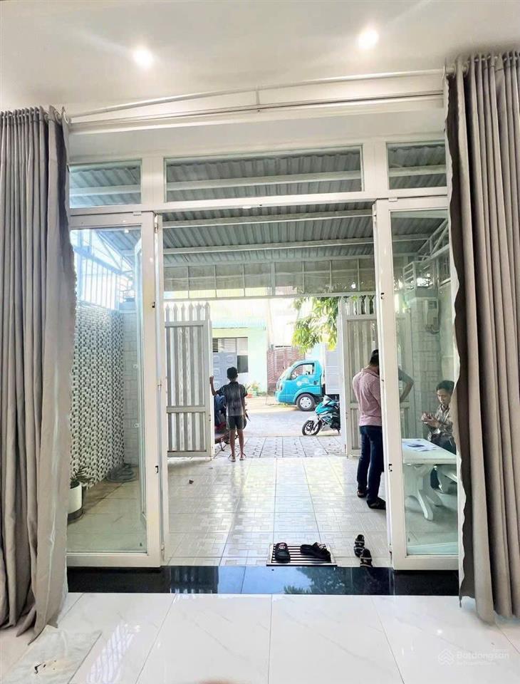 Nhà không hợp phong thuỷ  nên cần bán gấp  sát bên vòng xoay an lạc