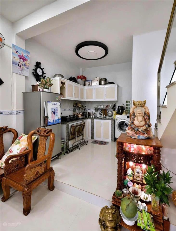 Bán gấp  gần bưu điện bình chánh  900tr
