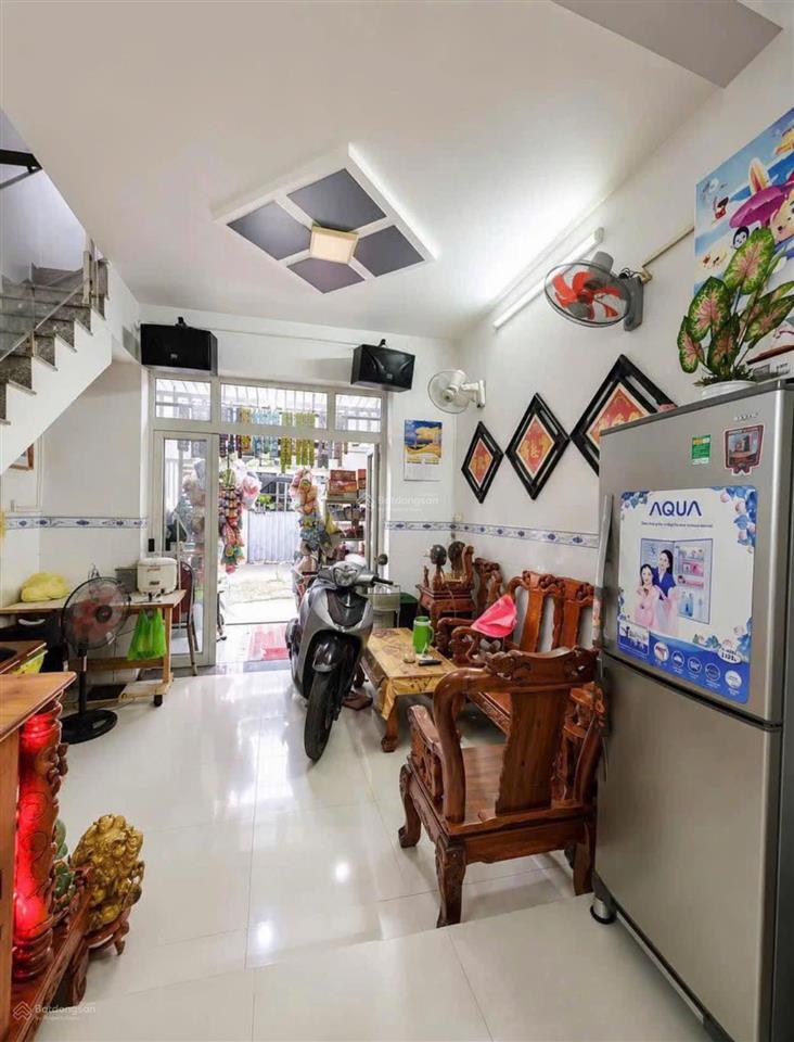 Bán gấp  gần bưu điện bình chánh  900tr
