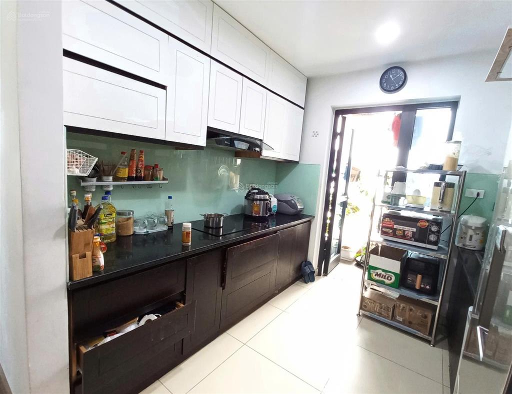 Chính chủ bán căn góc diện tích 103.9m2. 3 pn, 2 vs, tòa r3  cc goldmark city  136 hồ tùng mậu.