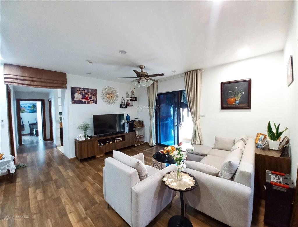 Chính chủ bán căn góc diện tích 103.9m2. 3 pn, 2 vs, tòa r3  cc goldmark city  136 hồ tùng mậu.