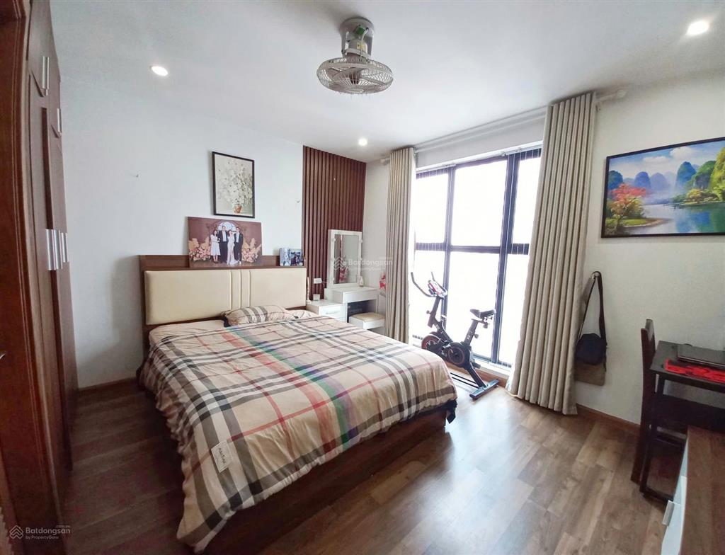 Chính chủ bán căn góc diện tích 103.9m2. 3 pn, 2 vs, tòa r3  cc goldmark city  136 hồ tùng mậu.