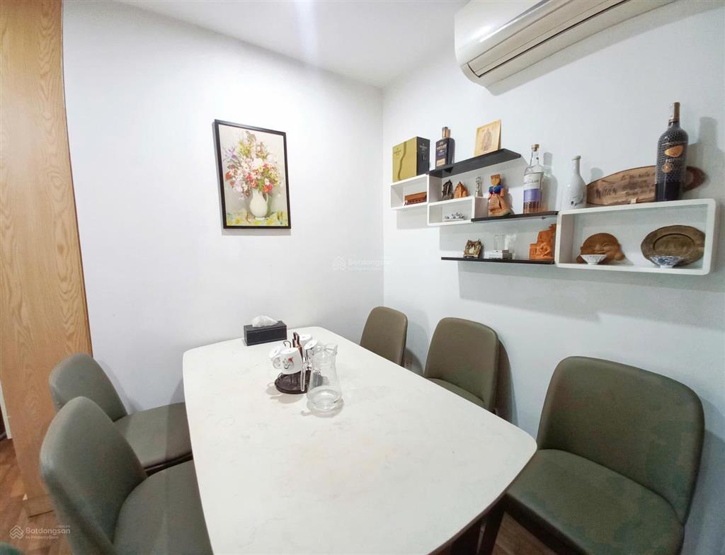 Chính chủ bán căn góc diện tích 103.9m2. 3 pn, 2 vs, tòa r3  cc goldmark city  136 hồ tùng mậu.