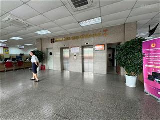 Cho thuê tòa nhà văn phòng mặt phố duy tân, cầu giấy. lô góc 2 mặt tiền 35m 7 tầng 800 triệu