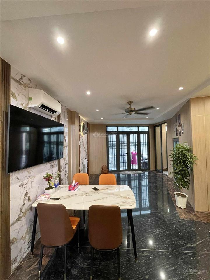 Bán chdv trung tâm q3 khu vực cung không đủ cầu. cách mạng tháng 8, p11, quận 3