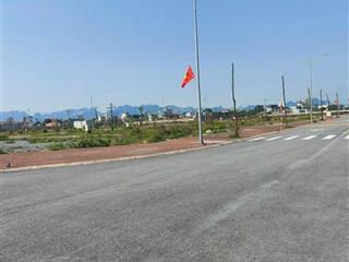 Bán lô đất nền vị trí đẹp hạ tầng rộng rãi, xung quanh tiện ích đầy đủ, sổ đỏ sẵn giao