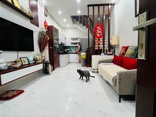 Hiếm gấp! 7 tỷ nhà cầu giấy, gần ô tô, ngõ ba gác, 3pn đủ công năng, 2 thoáng không qh
