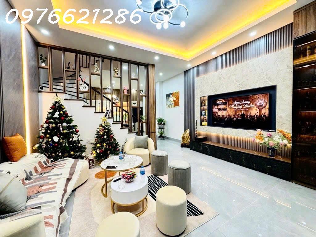 Bán nhà NGỌC LÂM-DT: 50m2 – FULL ĐỒ – TRUNG TÂM LONG BIÊN – GIÁ 12.X TỶ (x tiểu học)