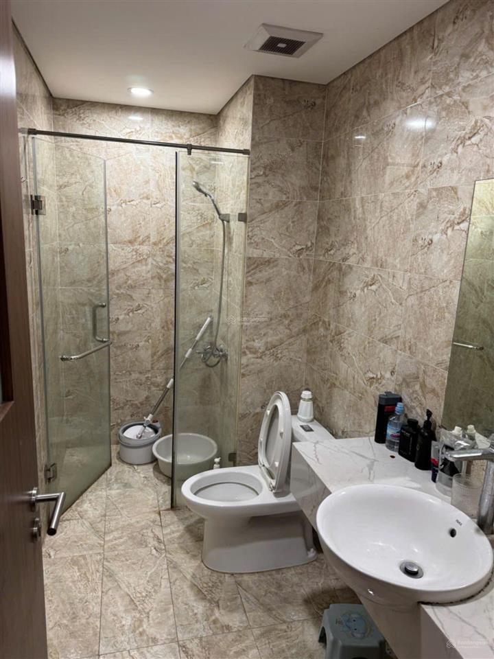 Giảm sốc. căn 3 phòng ngủ, 2 vệ sinh, thông thủy 99m2, đủ nội thất giá 7.3 tỷ